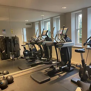 Student Castle Studio - Free Parking Apartment