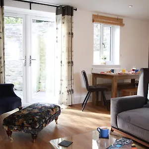 Burgess Yard 2-bedroom Cottage, Ferienhaus